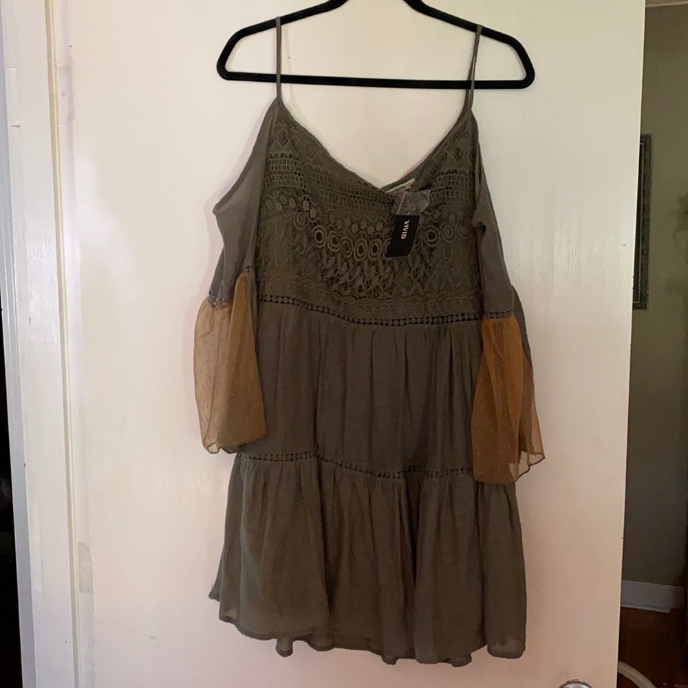 Vivid Importers cold  shoulder blouse NWT